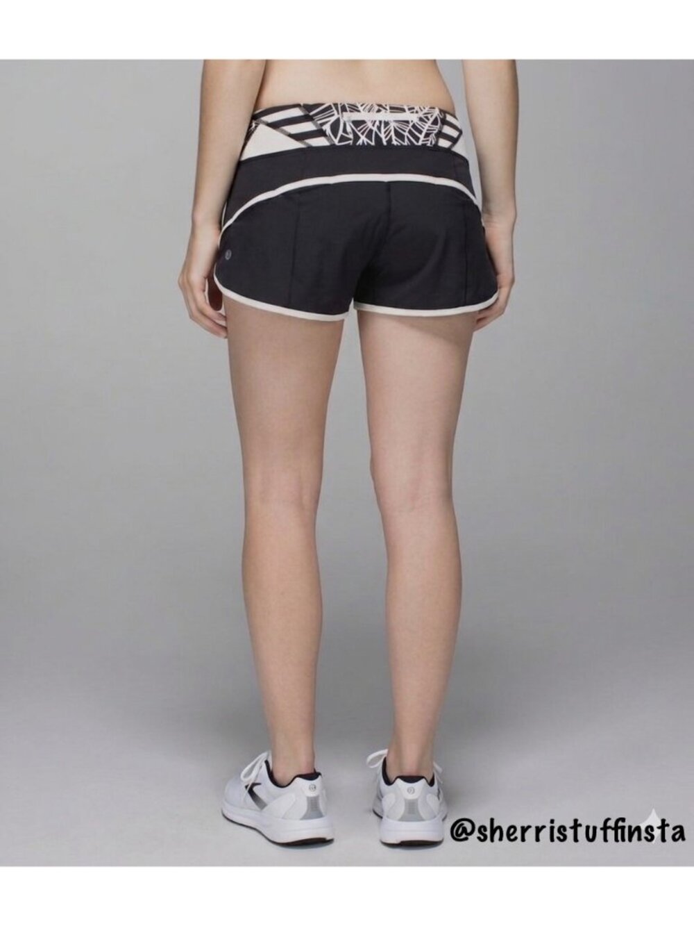 Lululemon Speed Shorts 2.5" Mid Rise Black & Angel Wing Running Size 6 - Picture 10 of 10